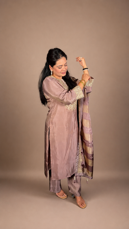 "VAMIKA"- Dusty Mauve Zari Luxe Suit Set